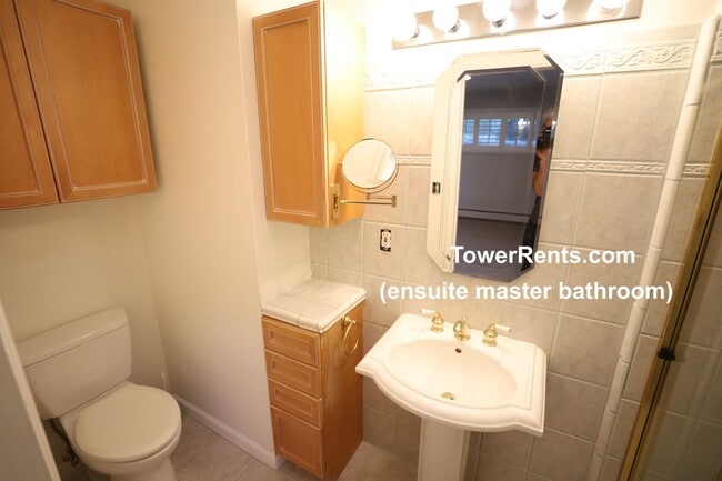 Building Photo - Santa Rosa: 3 bedroom, 2 1/2 bath Home wit...