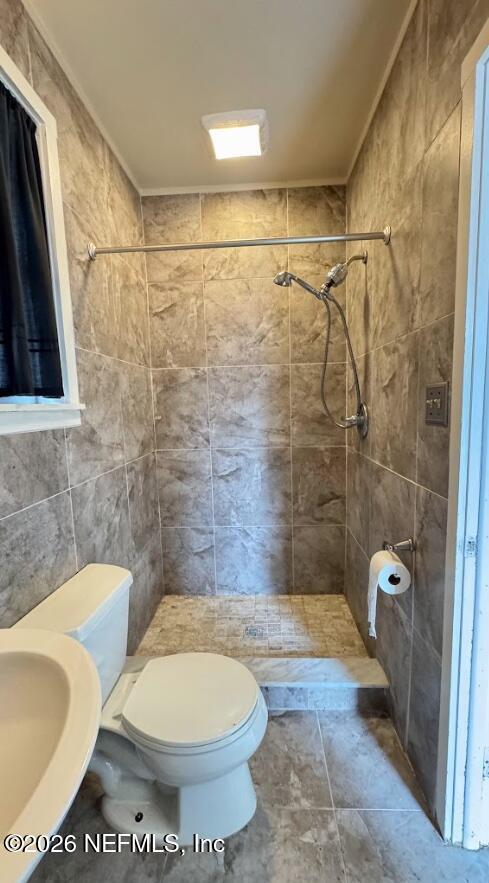 Building Photo - 5557 Floral Ave