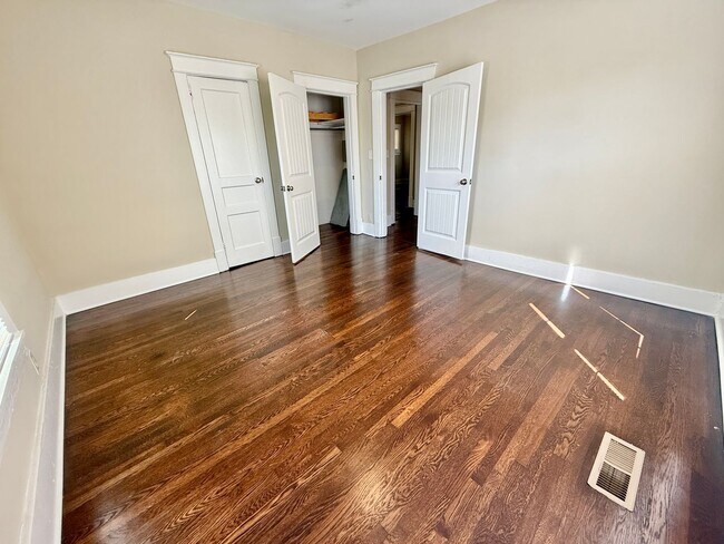 Building Photo - Gorgeous 2 BR bungalow in the newly hip 37...
