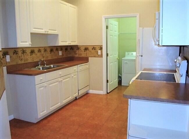 Building Photo - 2737 Tottenham Dr