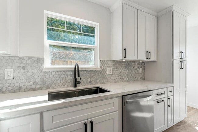 Building Photo - 2668 Quartz St