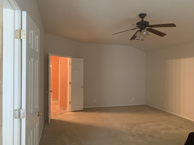 Building Photo - 8711 Redwood Bend