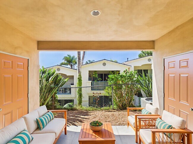 Building Photo - NEW NEW NEW remodeled -3bedroom/3bath Town...