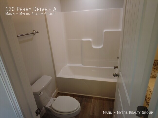 Building Photo - 120 Perry Dr