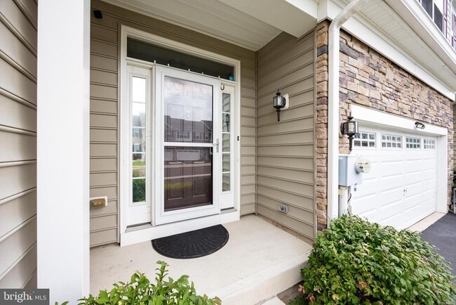 Building Photo - 253 Fairfield Cir W