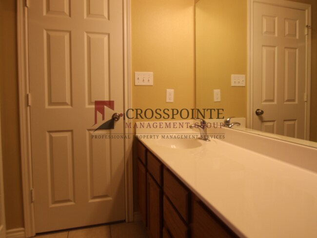 Building Photo - Available! 3 Bedroom Home in Flint!