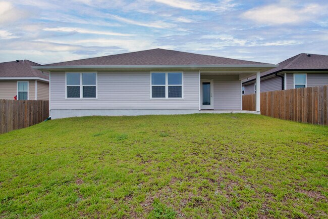 Building Photo - 5631 Guinevere Ln