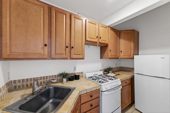 Building Photo - 41 S Circle Dr