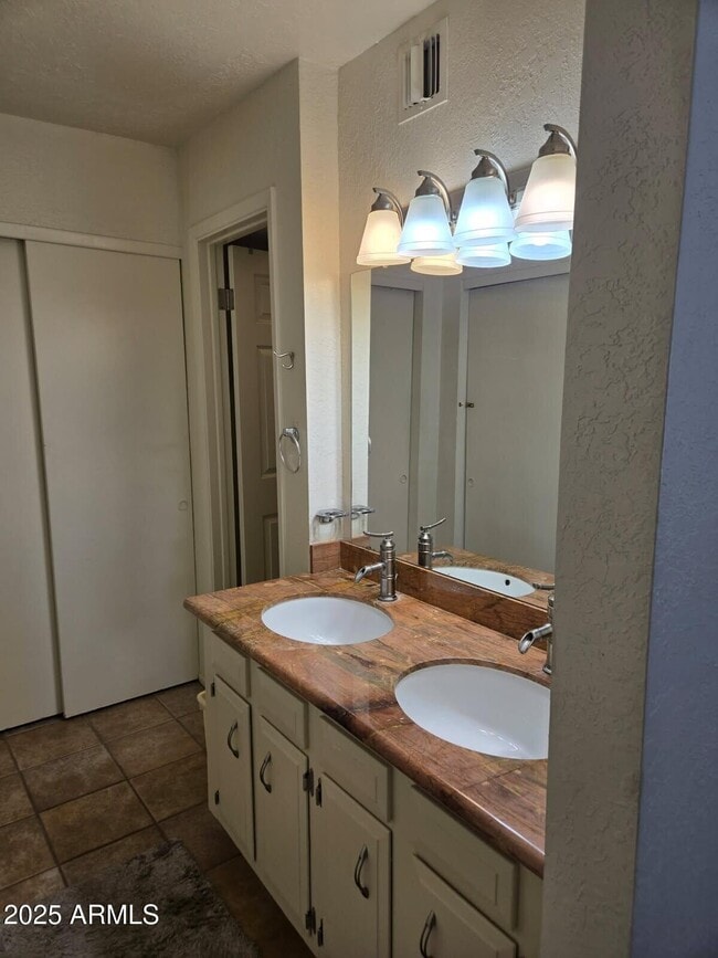 Building Photo - 8649 E Royal Palm Rd