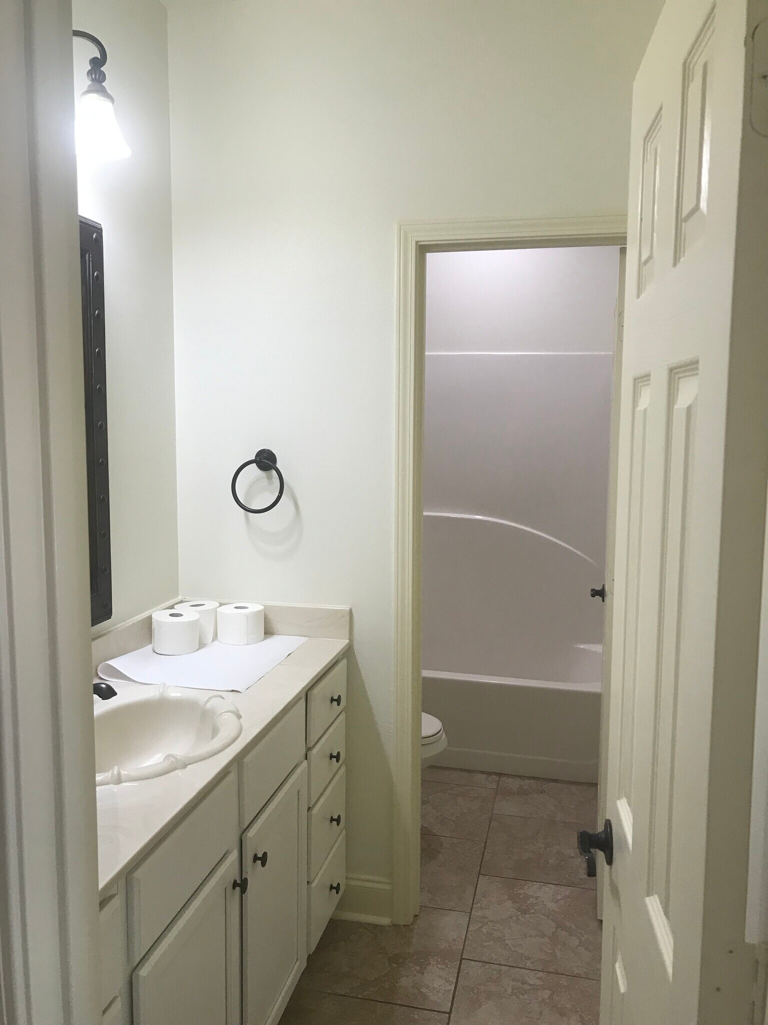 Hall Bathroom - 37150 Woodgate Ave