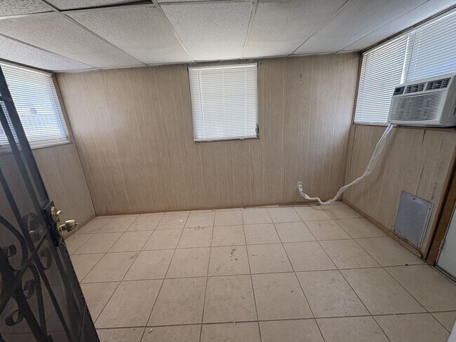 Building Photo - Centrally located Gem for rent