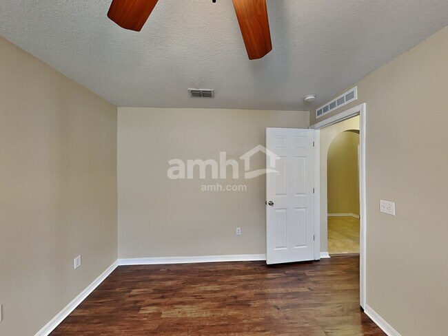 Building Photo - 194 Velveteen Place