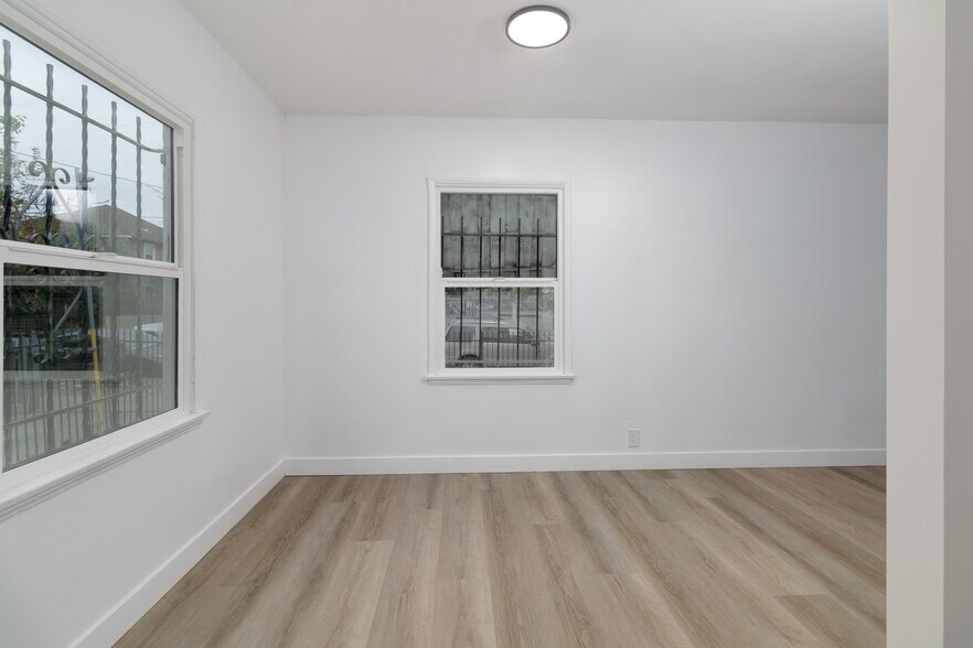 Building Photo - 1723 W 35th Pl