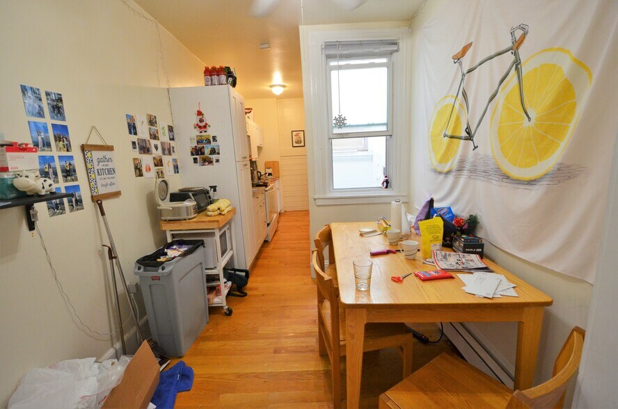 Primary Photo - 31 Line St