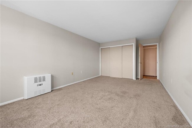 Building Photo - 887 Farmington Ave