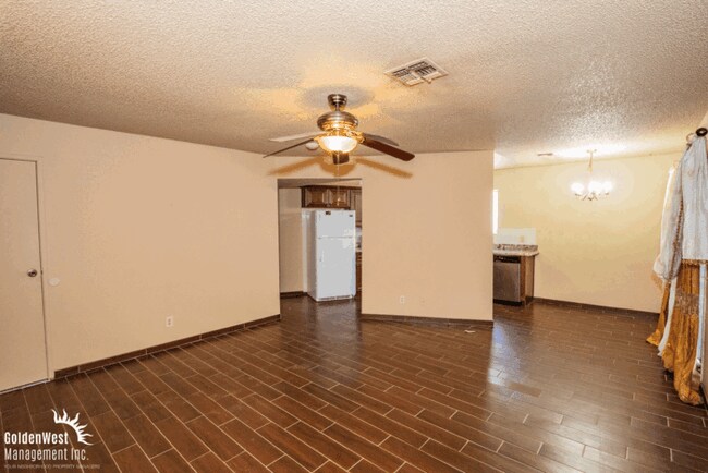 Building Photo - Beautiful 4Bdm 2Ba Single-Story Home Near ...