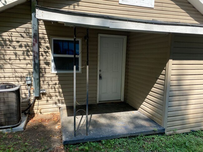 Building Photo - 324 N Pryor St
