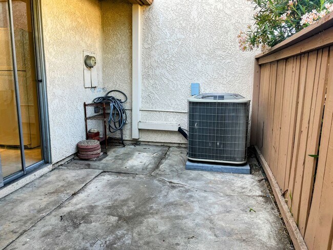 Building Photo - Updated 2-Bedroom Townhome with Garage in Resort-Style Community