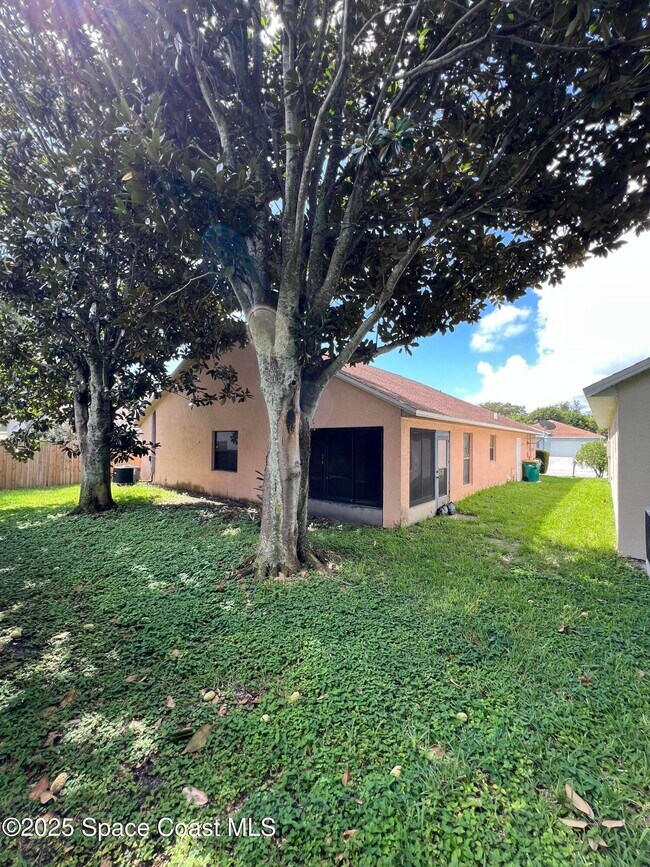 Building Photo - 2540 Alicia Ln