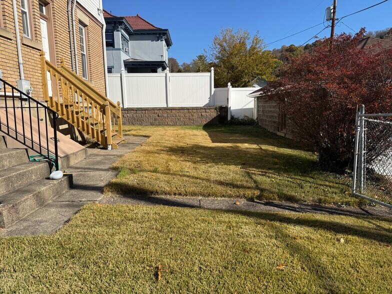 Fenced in Backyard - 10 Rockledge Rd