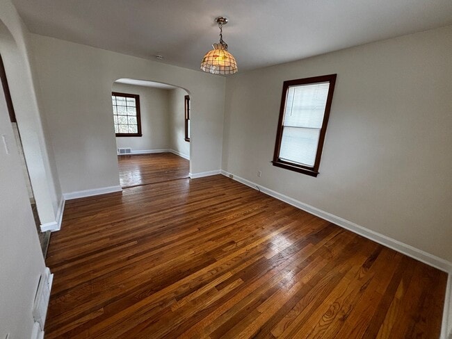 Building Photo - Charming Single Family Home for Rent - Excellent Grove City Location!