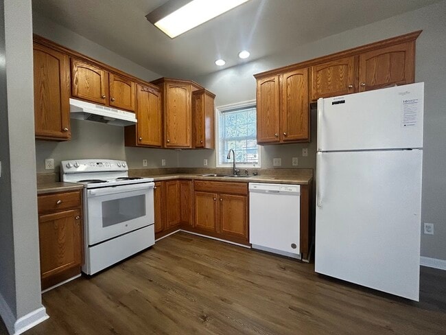 Building Photo - 1501 McPherson Dr