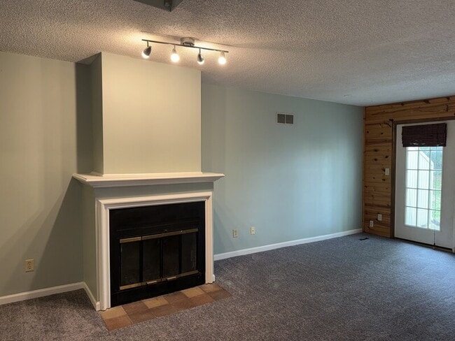 Building Photo - 2901 University Dr