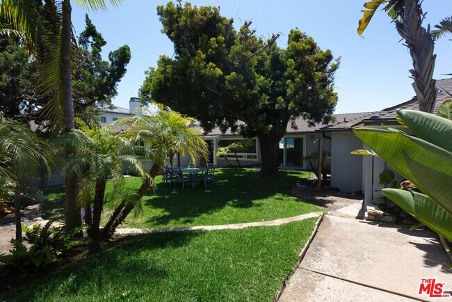 Building Photo - 31506 Bluff Dr