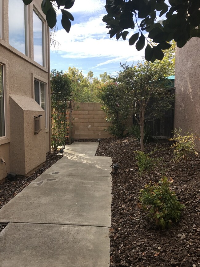 Building Photo - 2042 Rummel Ct