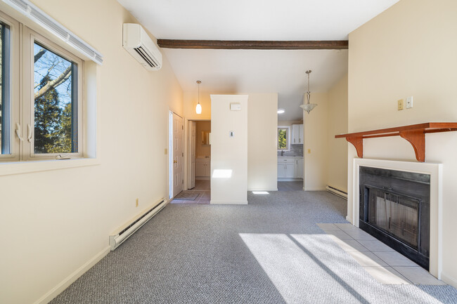 Building Photo - 335 S Pier Rd