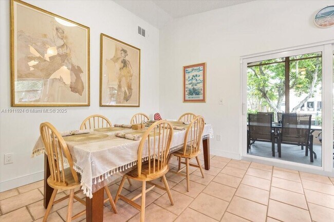 Building Photo - 2650 Scott St