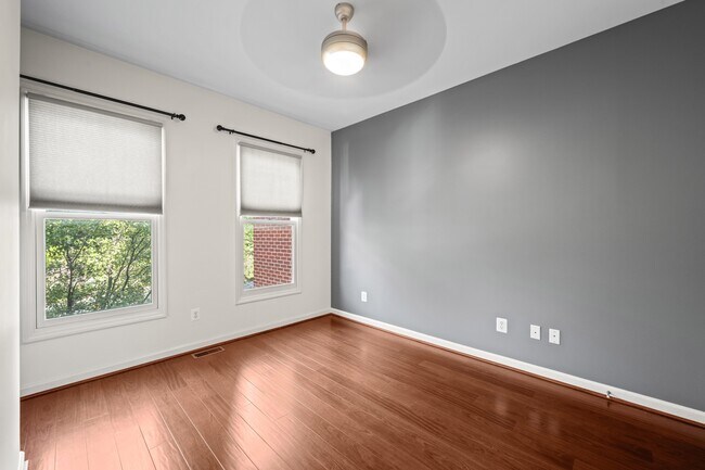 Building Photo - 219 S Fremont Ave