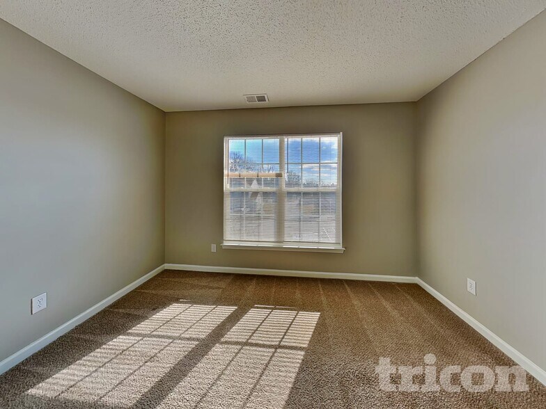 Building Photo - 124 Grayland Rd