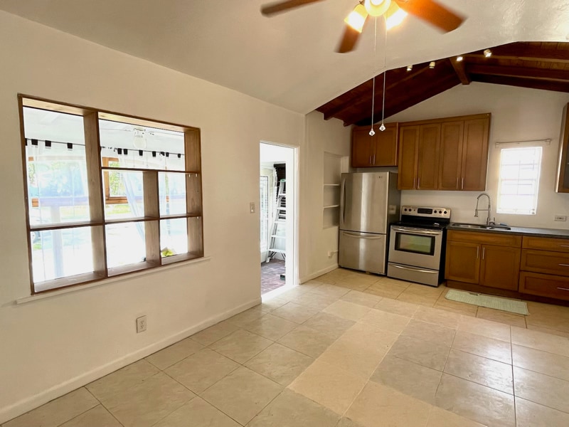 Building Photo - 625 NE 88th St