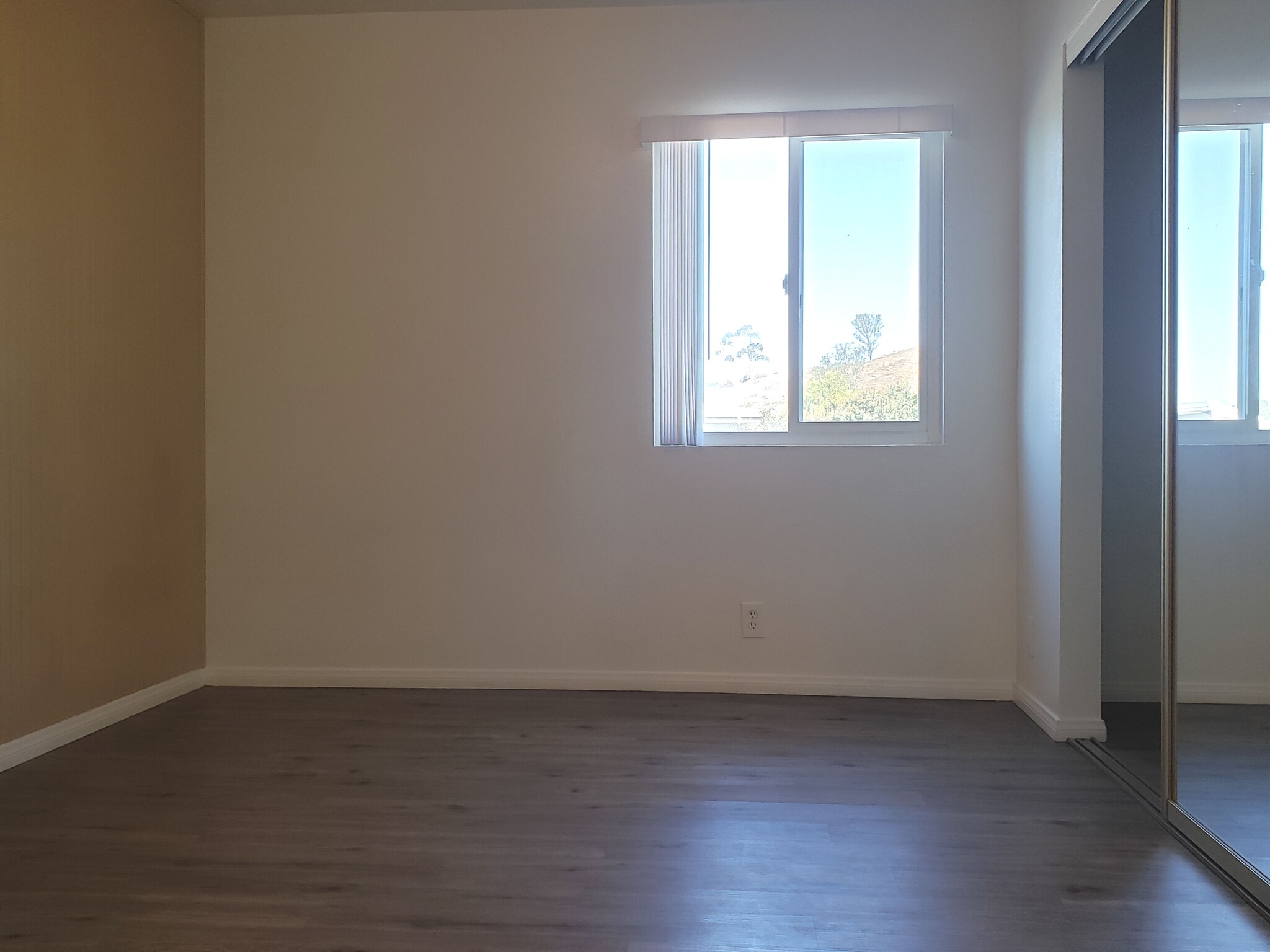 Building Photo - 1261 Victor St