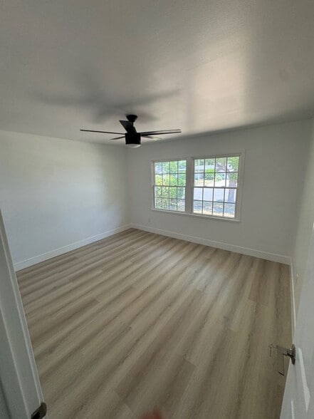 Building Photo - 9501 Laramie Ave