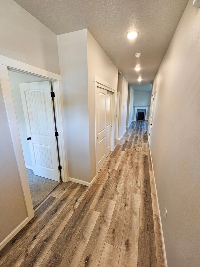 Building Photo - 1400 Dahlia St