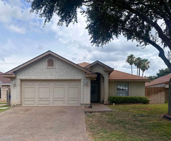 Primary Photo - 1014 Sapphire St
