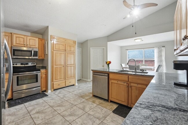 Building Photo - 123 Steeplechase Dr