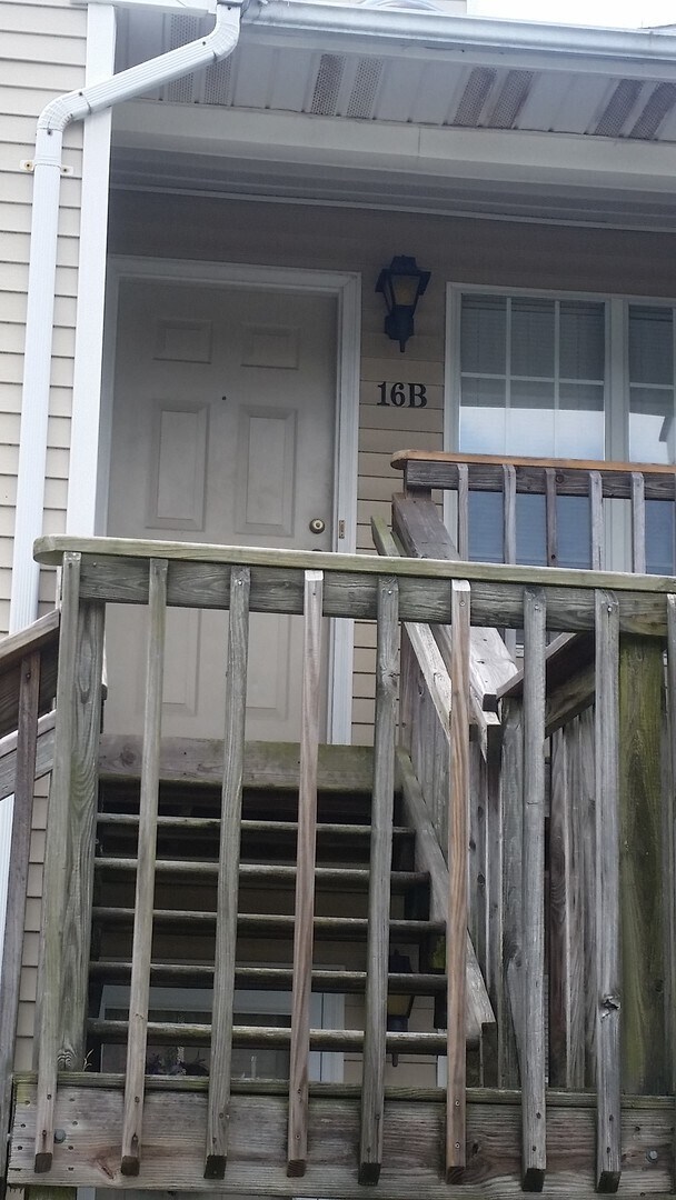 Building Photo - Completely Renovated in 2023 Second Level Condo