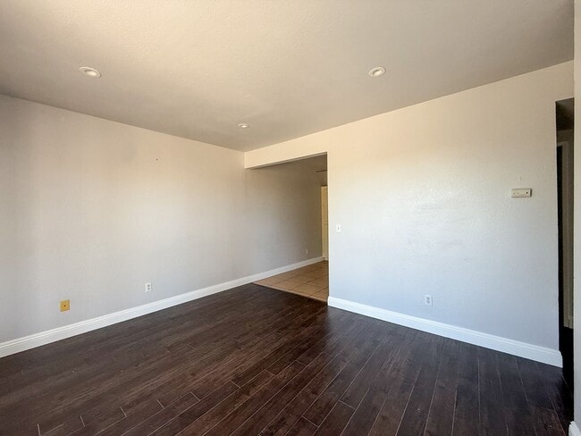 Building Photo - 73407 Sunnyvale Dr