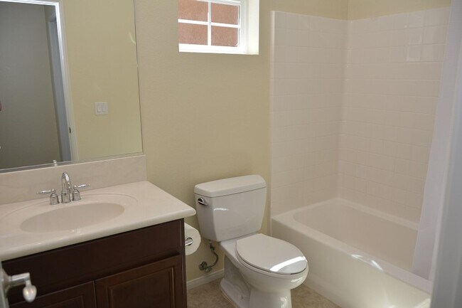 Building Photo - Spacious 3 BD, 3 BA Townhome in Airoso of Carmel Valley!