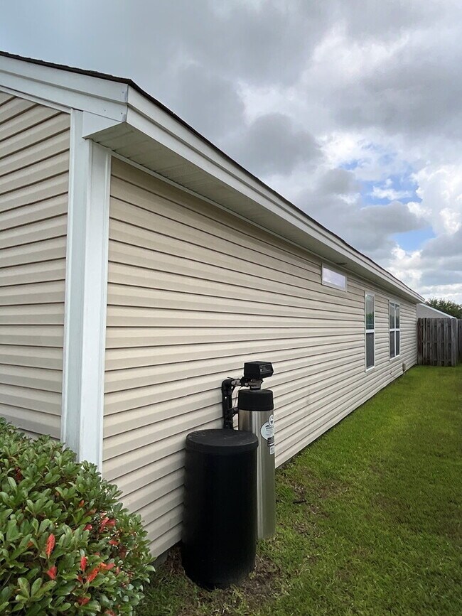 Building Photo - Godley Station Schools