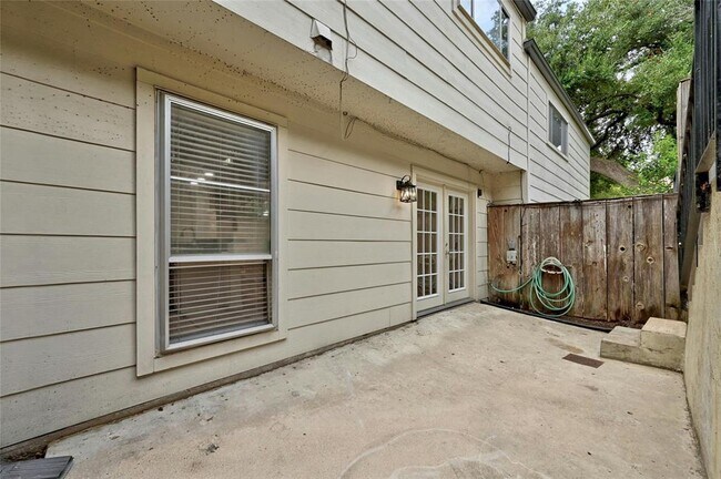 Building Photo - 6637 Valleyside Rd