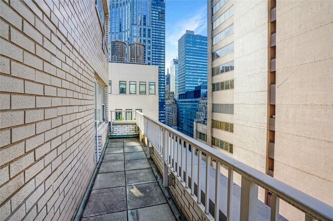 Primary Photo - 153 E 57th St