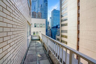 Building Photo - 153 E 57th St