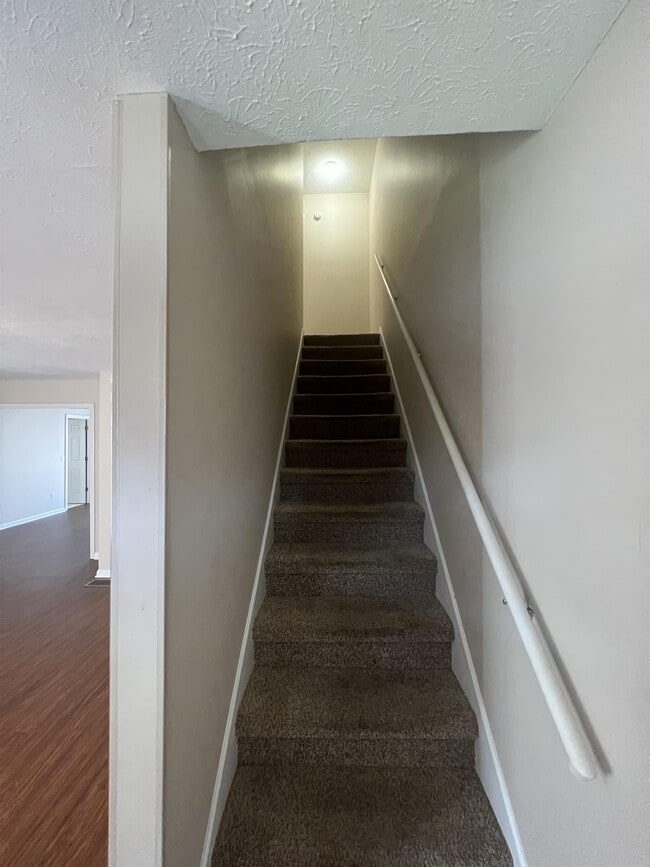 Building Photo - 152 Meadow Ridge Dr