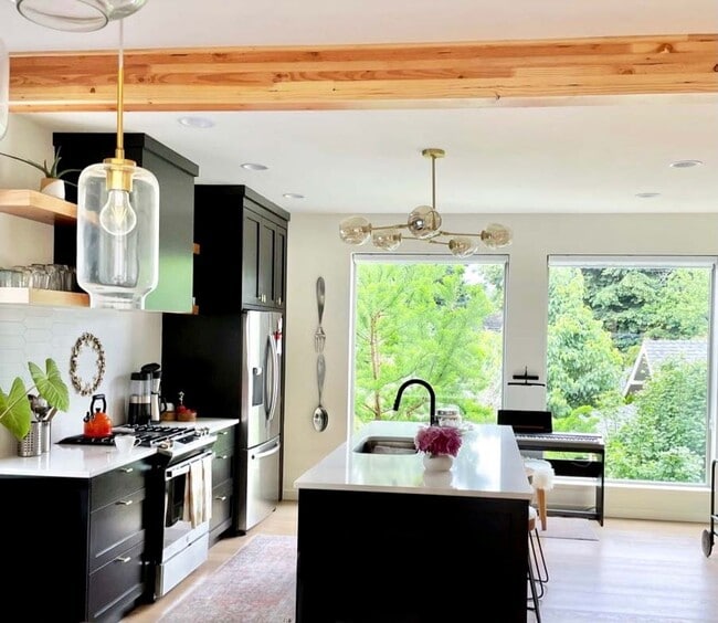 Building Photo - 1130 SE Tenino St