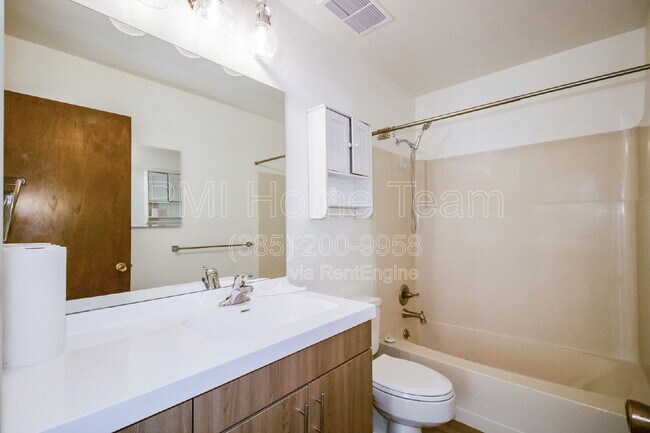 Building Photo - 35 E 400 N