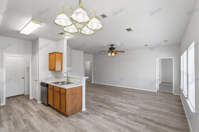 Building Photo - 412 Pin Oak Ln